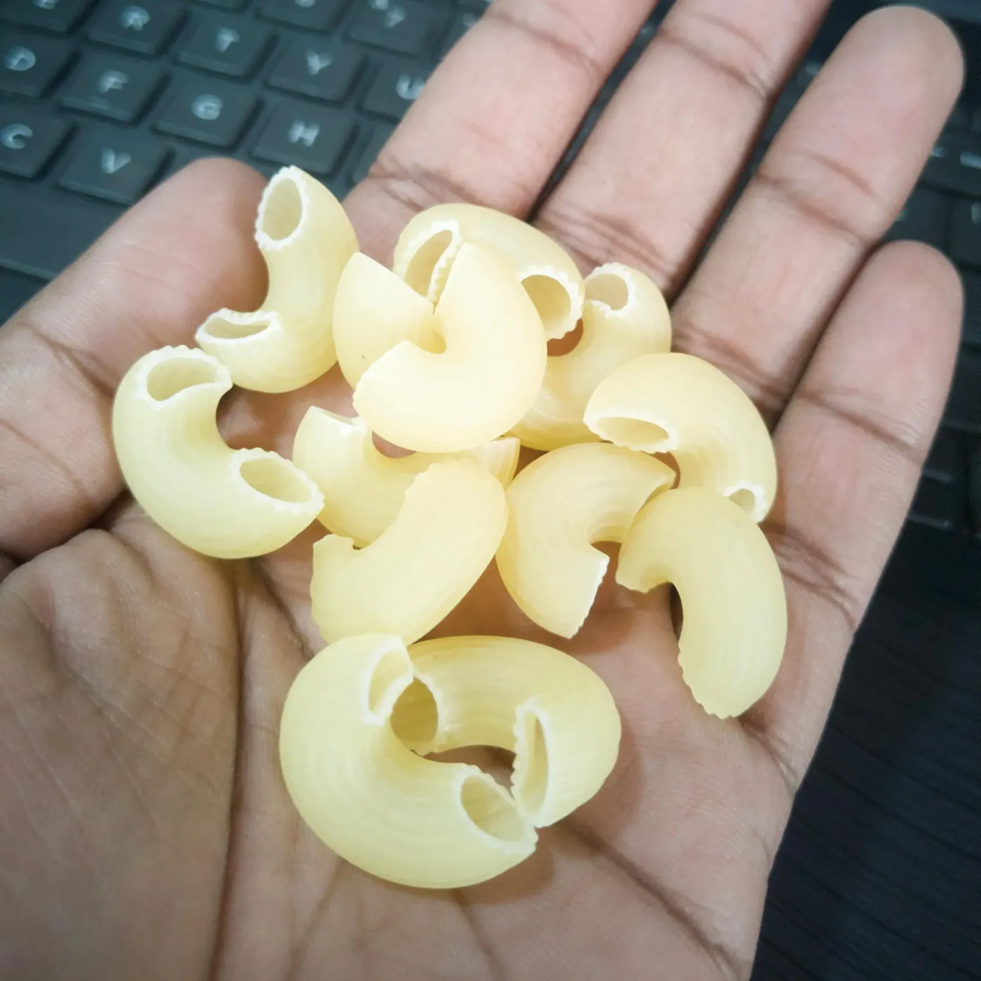 Handful of ridged-edge elbow macaroni shown on R.N.’s product listing